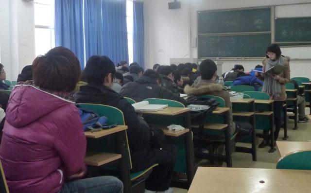 beat3652011级召开新学期年级会